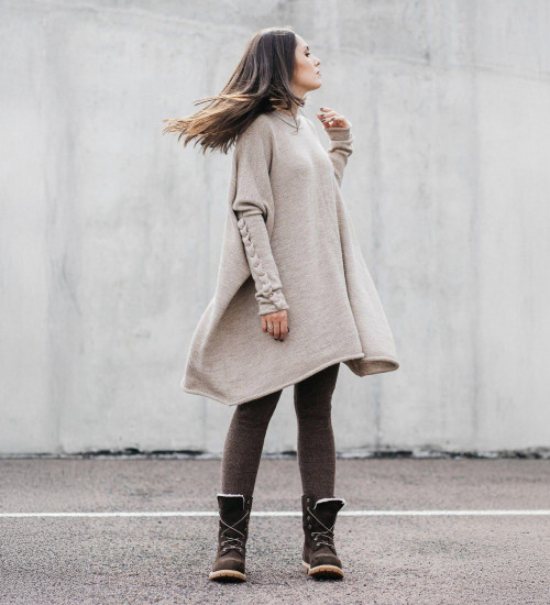 Women’s Oversized Baby Alpaca Tunic Sweater – Beige | Cable Knit Sleeves
